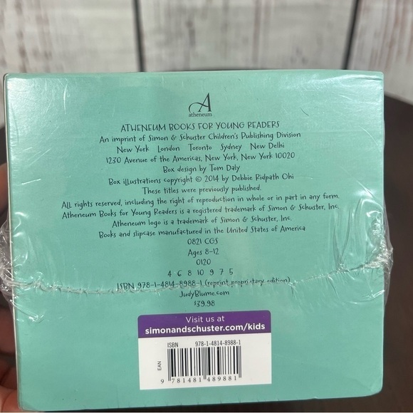 JUDY BLUME boxed set of 8 books plus bonus bookmark New in box and shrinkwrapped - Picture 2 of 7